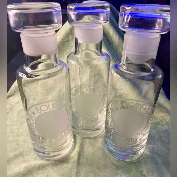 of 3 Vintage Spirits Glass Decanters - Picture 10 of 12